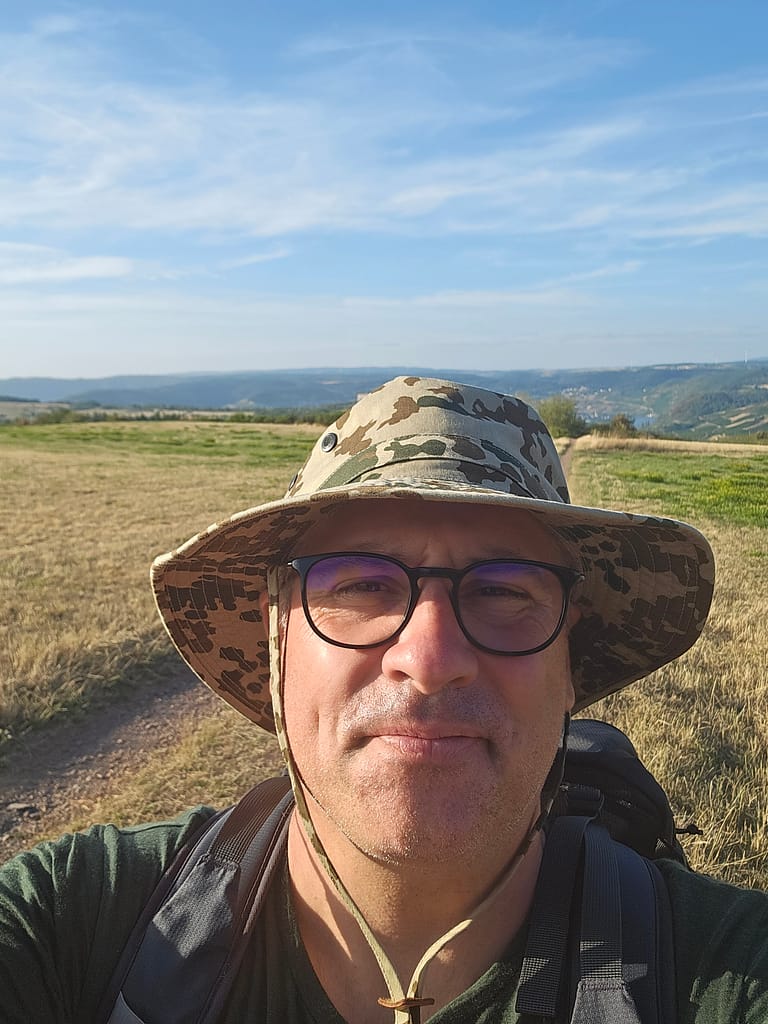 Mario Kohlmann beim wandern entlang des Moselsteigs
